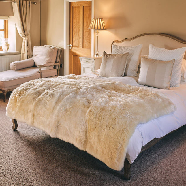 Bowron Sheepskin Area Rug in 5 Colours, 120 x 180 cm – view 2