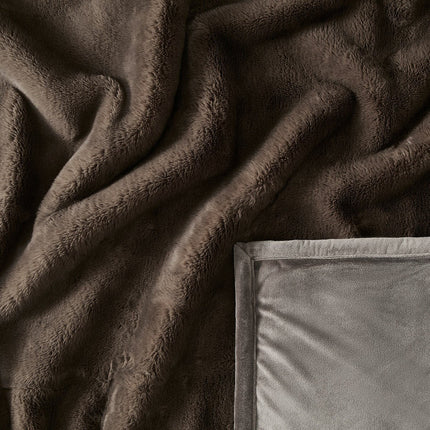 Mon Chateau Faux Fur Throw in 4 Colours, 152 x 177 cm – view 5